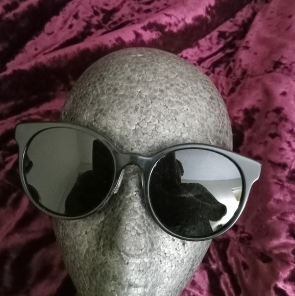 Gucci sunglasses - Picture 3 of 5